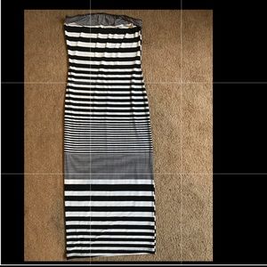 🔥3/$20 White and Black Body-con Dress